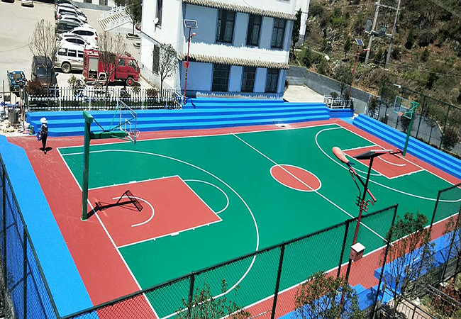 夏季鋪設(shè)硬地丙烯酸球場要注意什么？【德朝體育】